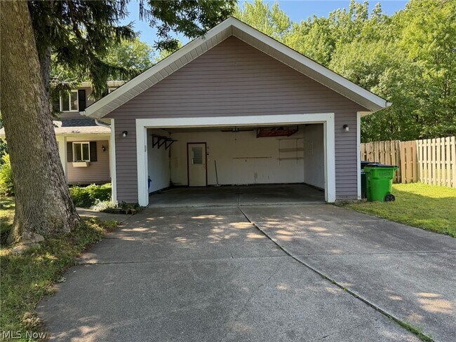 Building Photo - 6380 Woodhawk Dr