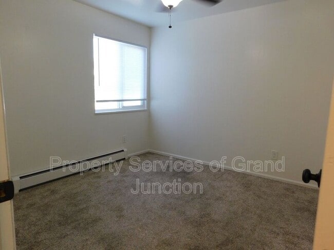 Building Photo - 3045 1/2 Stoneybrook Lane