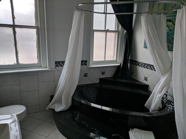 Building Photo - 1027 Cherokee Rd