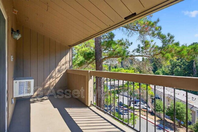 Building Photo - 2079 Ascot Dr