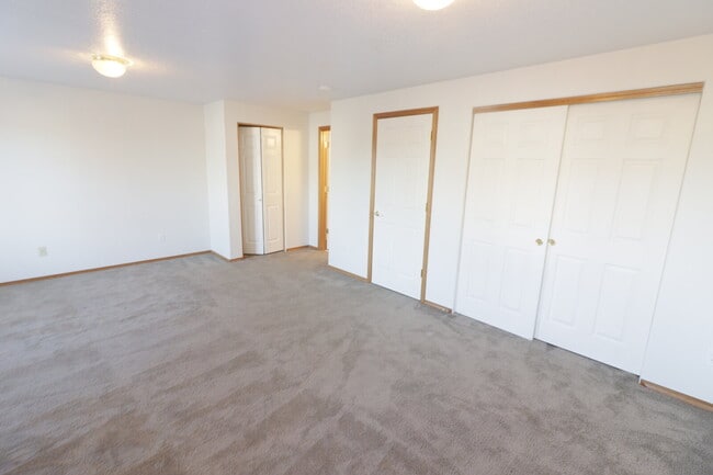 Building Photo - 3 Bedroom 2.5 Bathroom  Townhome