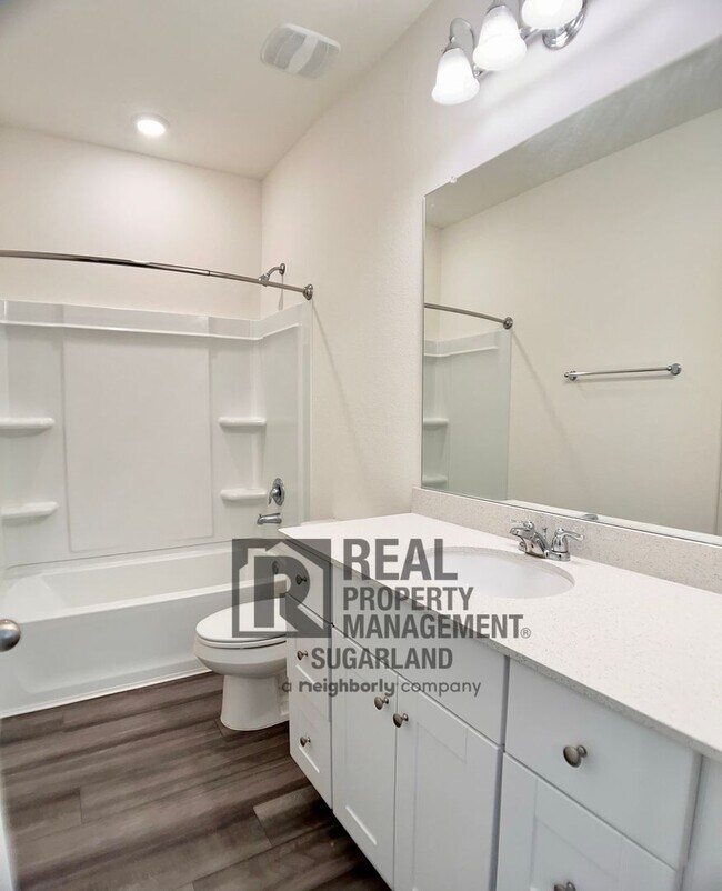 Building Photo - Water Views & Modern Style in Richmond