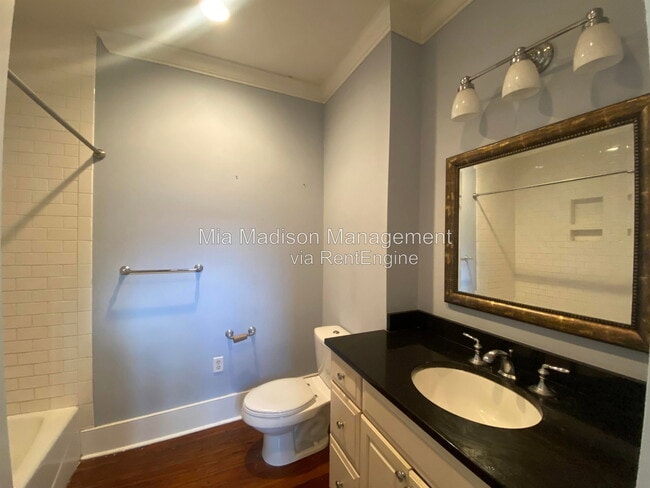 Building Photo - 302 E 33rd St