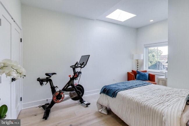 Building Photo - 1011 18th St NE