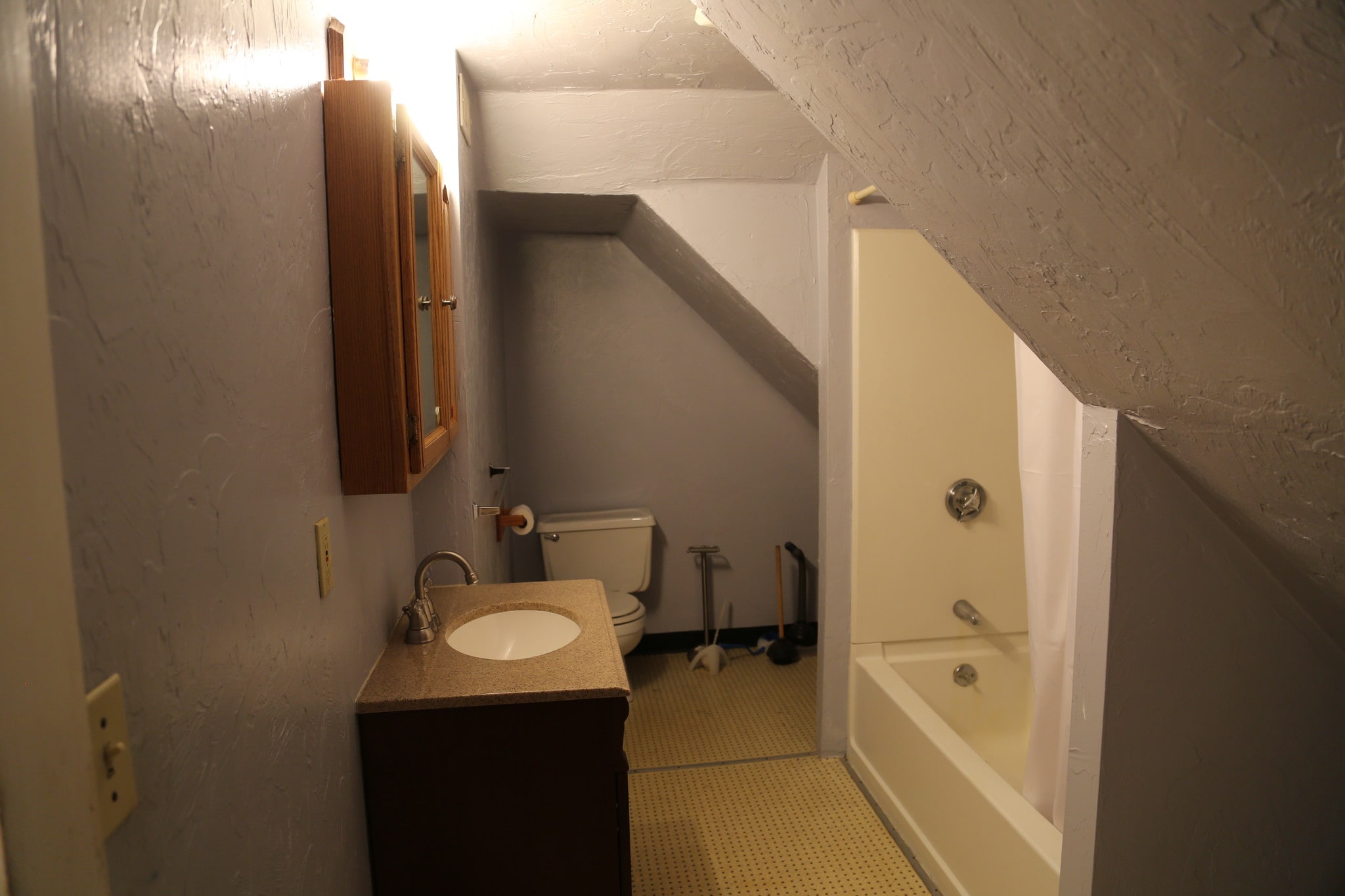 BATHROOM - 16 Charlotte St