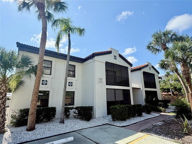 Building Photo - 631 N Orange Ave
