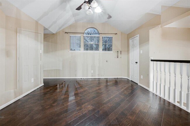 Building Photo - 815 Pointe Loma Dr