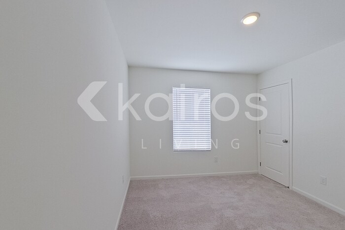 Building Photo - 273 Gaston Cir