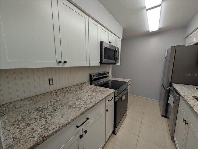 Building Photo - 3463 Bee Ridge Rd