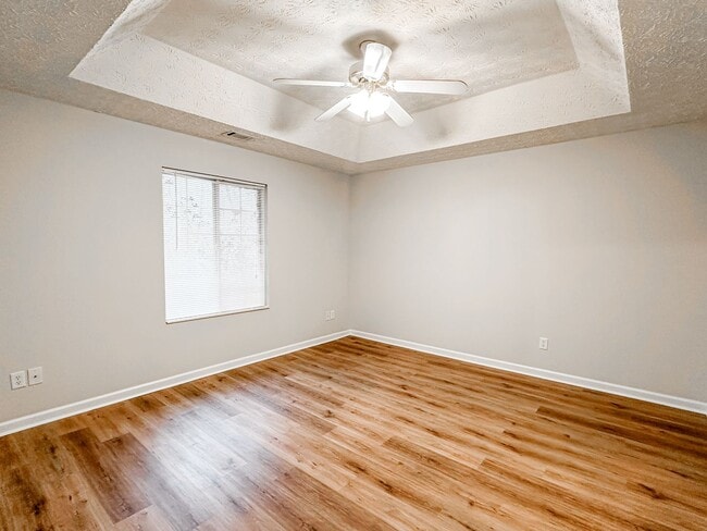 Building Photo - Great Gainesville location - 2/2 with Garage!
