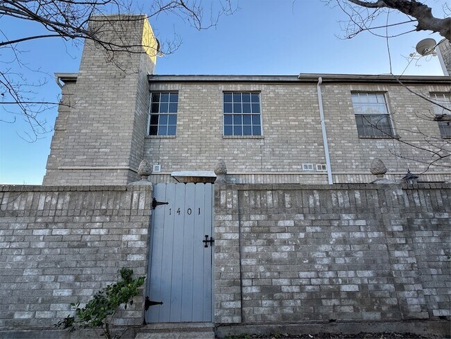 Building Photo - 7400 Bellerive Dr