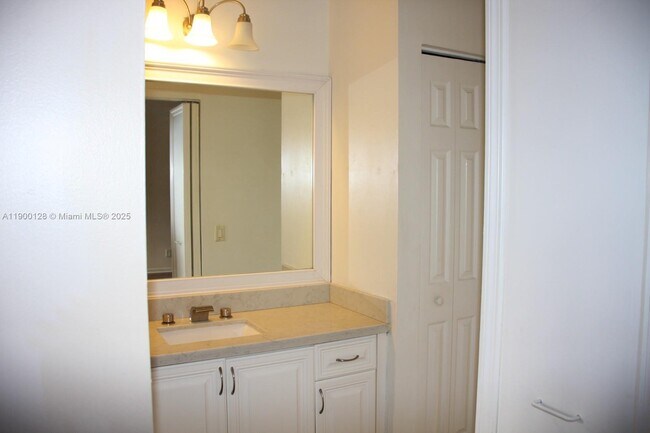 Building Photo - 1084 Golden Cane Dr