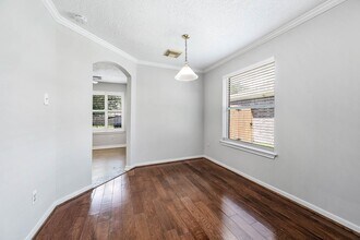 Building Photo - 5922 James Pl