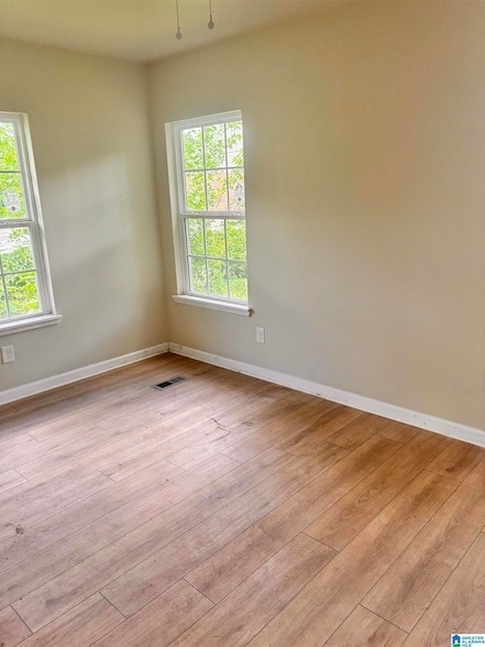 Building Photo - 410 53rd St Ens
