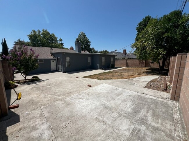 Building Photo - 7900 Shoshone Ave