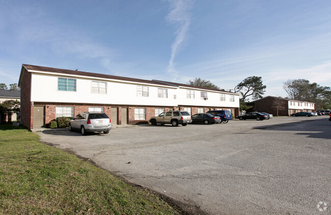 Building Photo - Cross Pointe Apartments