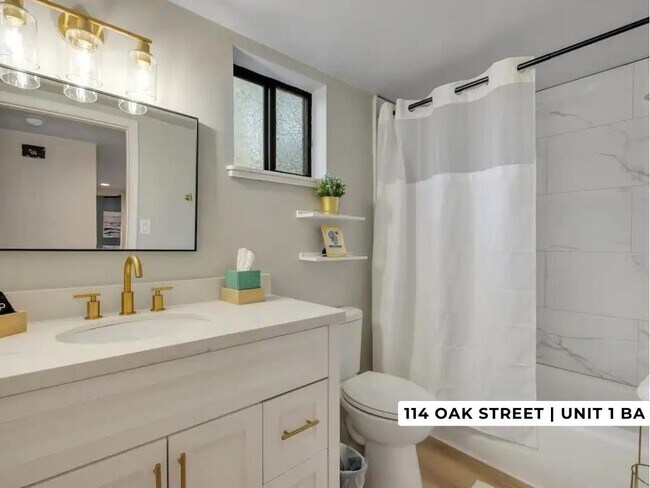 Building Photo - 114 Oak St