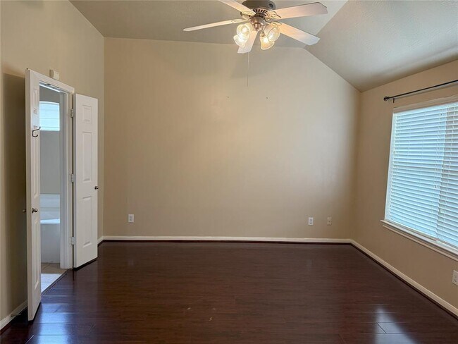 Building Photo - 10518 Rustling Villas Ln