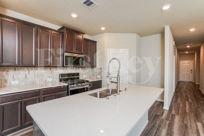 Building Photo - 1011 Barstow Dr