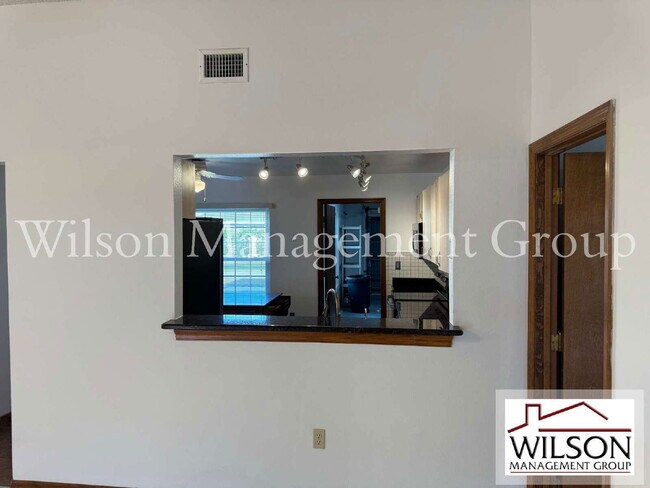 Building Photo - 1420 Flamingo Dr