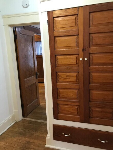 Linen Cabinet - 1136 Cook Ave