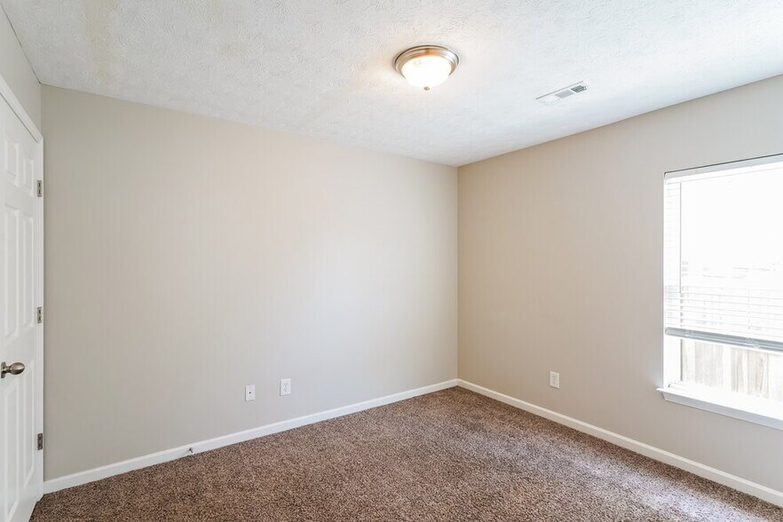 Building Photo - 3003 Deer Trail Dr