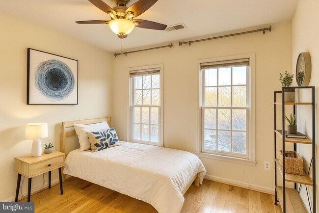 Building Photo - 819 Oak Knoll Terrace