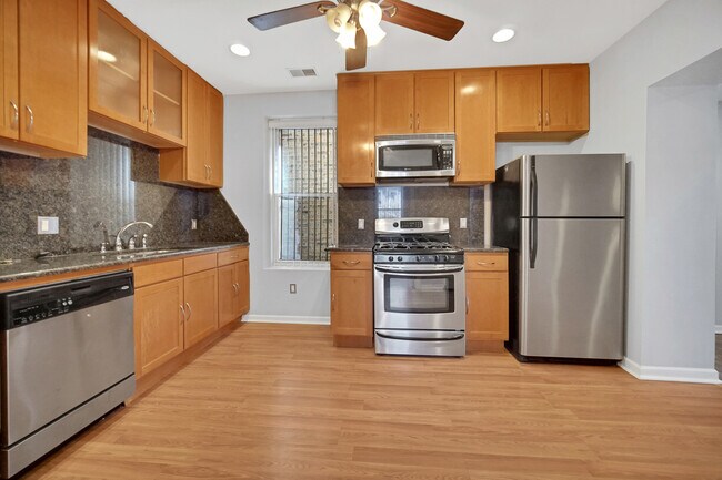 Building Photo - 2257 W Fullerton Ave