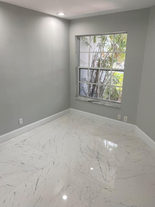 Building Photo - 17100 Boca Club Blvd