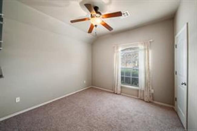 Building Photo - 3 Bed | 2 Full Bath | Vintage at Verdigris | Available end of January!