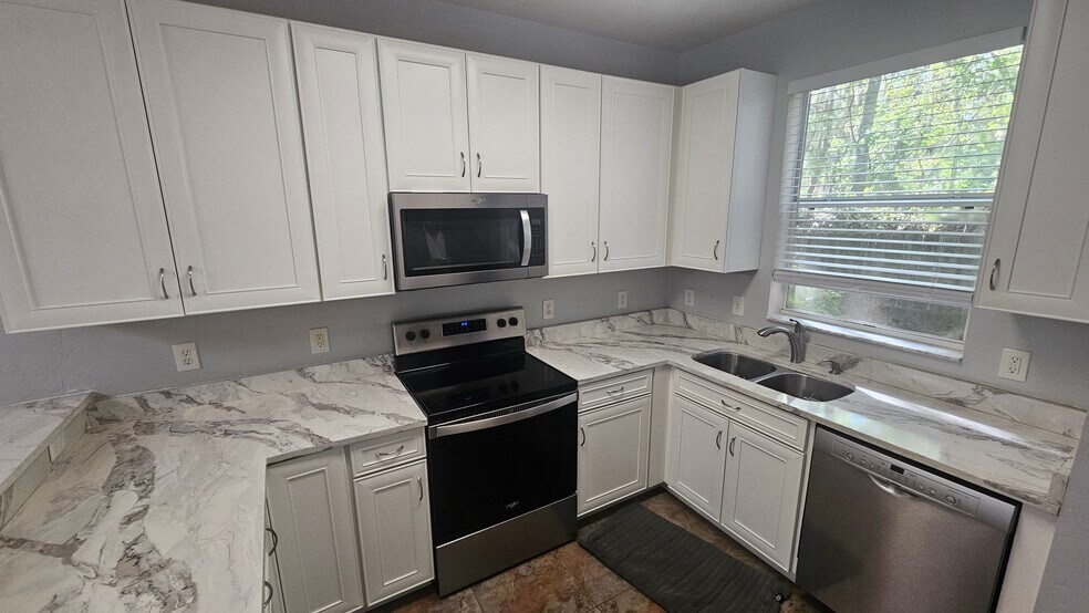 Building Photo - 4415 SW 34th St