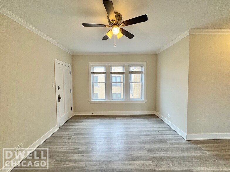 Building Photo - 3825 N Greenview Ave