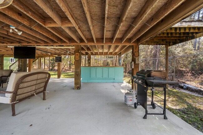 Building Photo - 309 Julia St