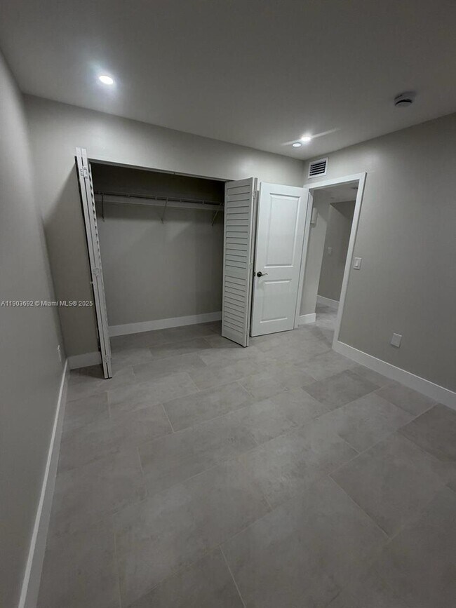 Building Photo - 9716 Hammocks Blvd