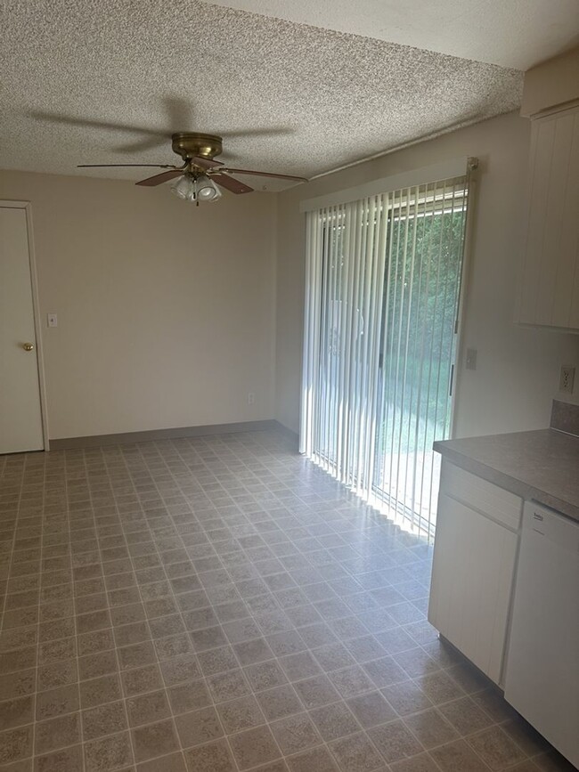 Building Photo - Three Bedroom Ranch with Large Yard!