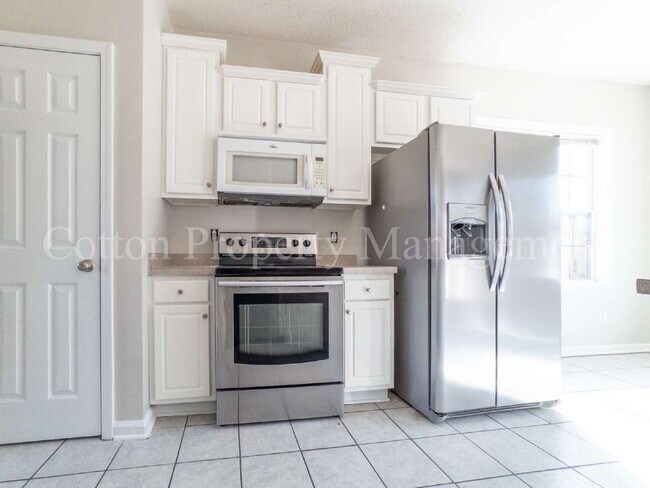 Building Photo - 448 Vallie Ln