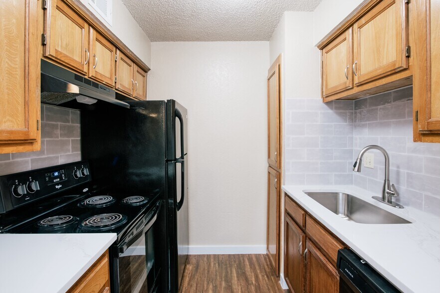 Building Photo - 115 Bernard St