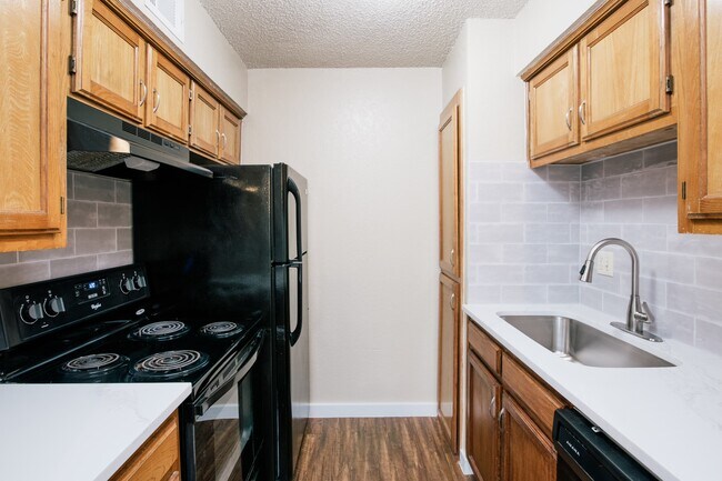 Building Photo - 115 Bernard St