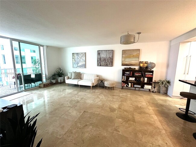 Building Photo - 1200 Brickell Bay Dr