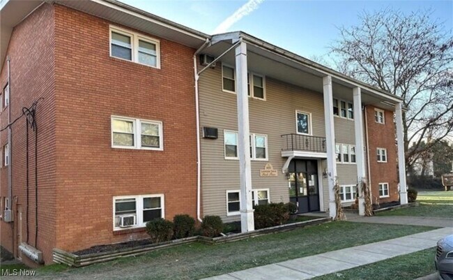 Primary Photo - 620 Lakeside Dr