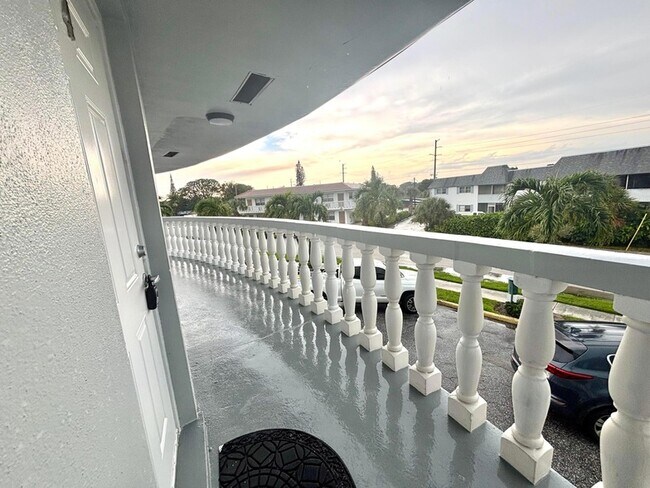 Building Photo - 431 W Camino Real