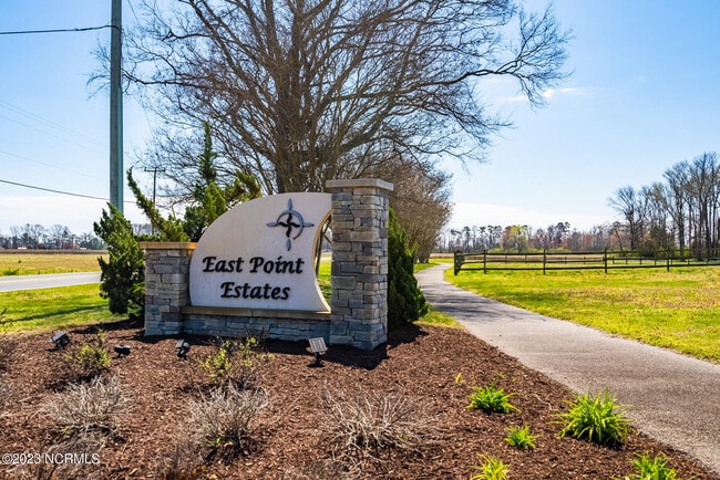 Building Photo - 101 E Point Estates Ct