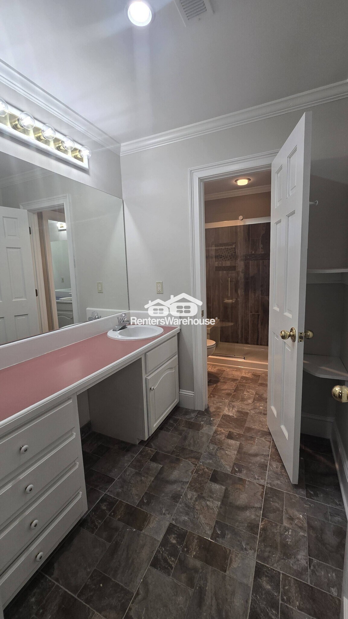 Building Photo - 165 Oak Hill Cir