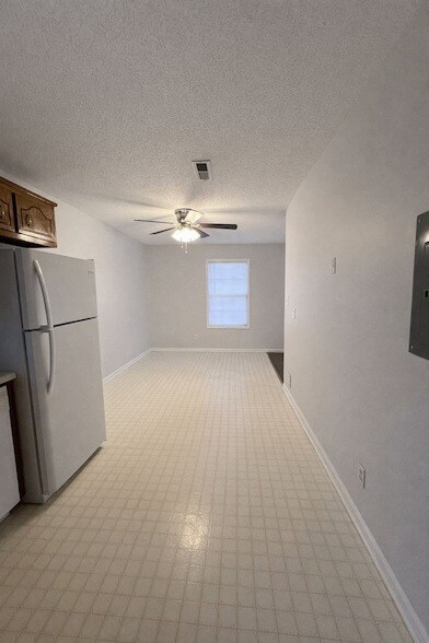 Building Photo - 112 Ballygar St