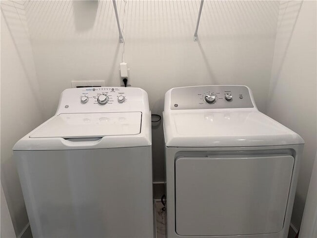 Building Photo - 1605 Aeslin Dr NW