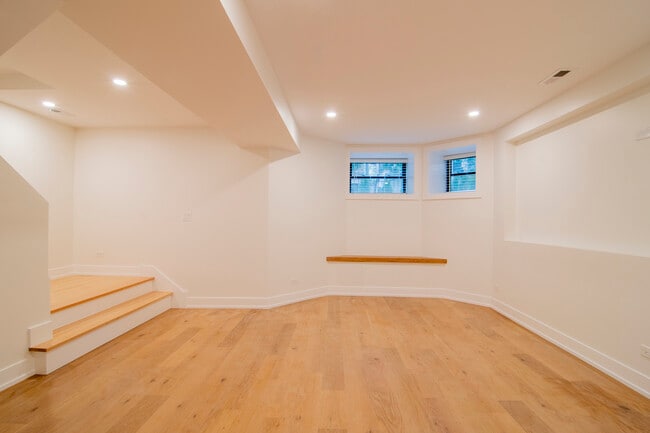 Building Photo - 3720 N Racine Ave