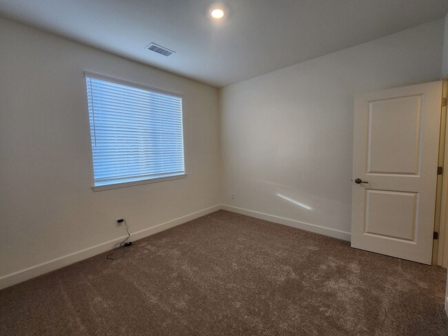 Building Photo - New 4 bedroom  home in Heybourne Meadows area of Minden.