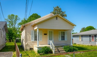 Building Photo - 206 Spruce St