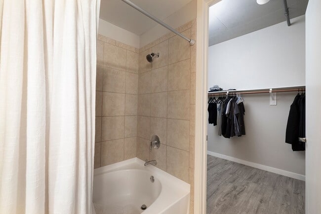 Building Photo - FULLY FURNISHED - JUHL - 2 BEDROOM 2 BATH WITH 2 PARKING SPACES