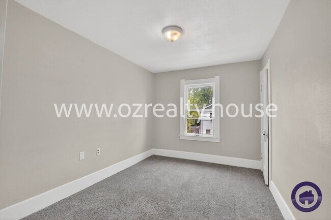 Building Photo - 3725 Hoiles Ave